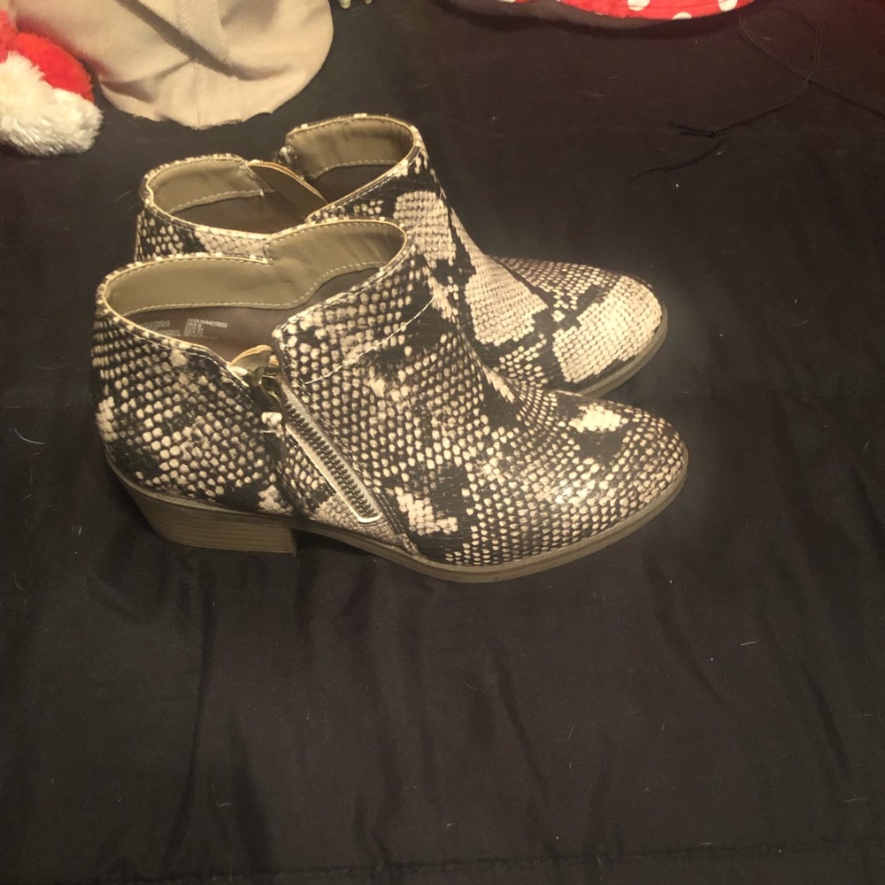 Like new Time and Tru snakeskin booties